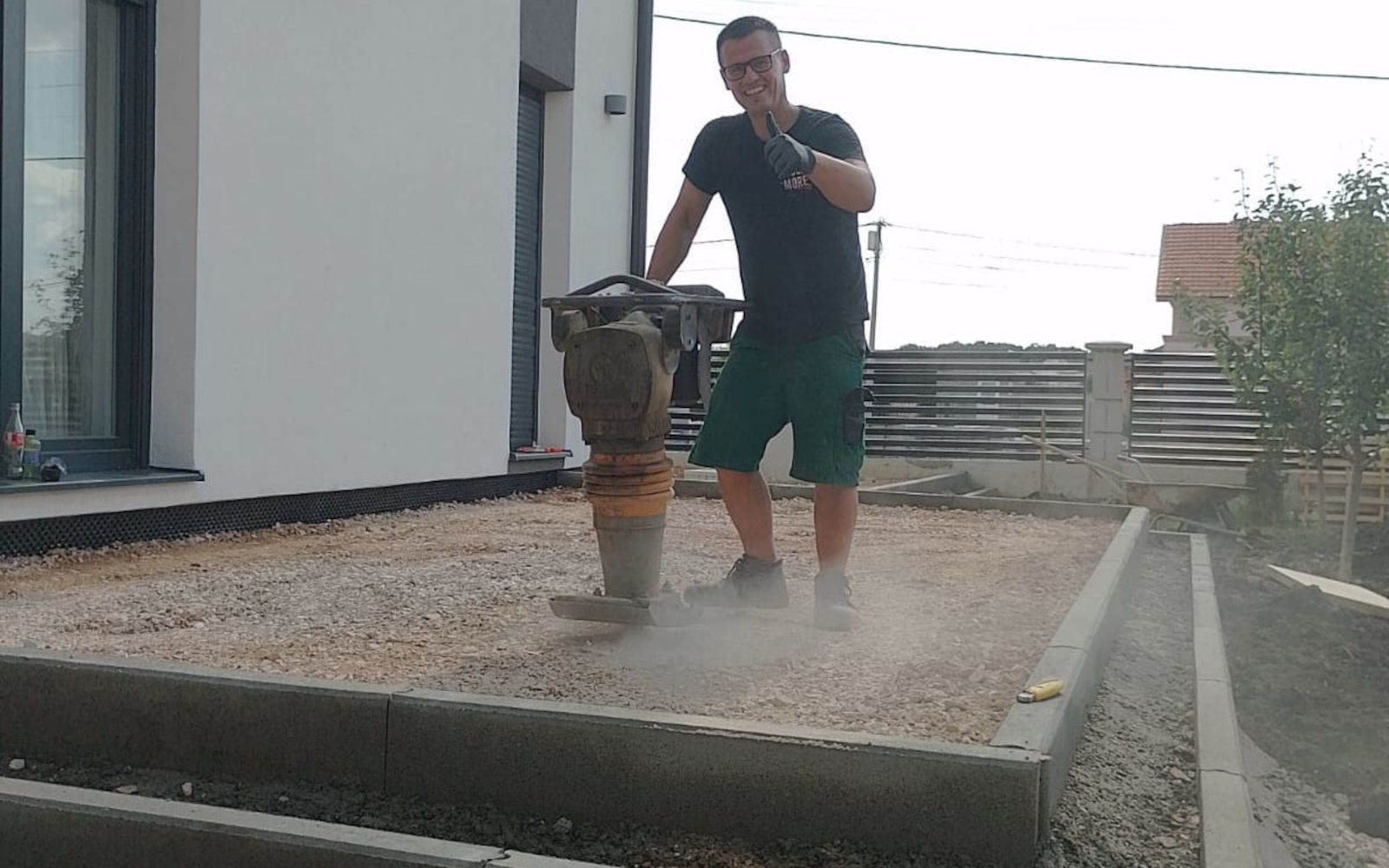 Randsteine mit QR-Gartenbau